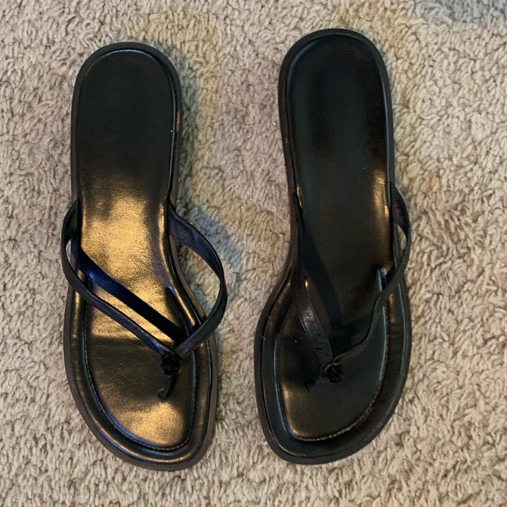 Black thong sandals with small heel wedge